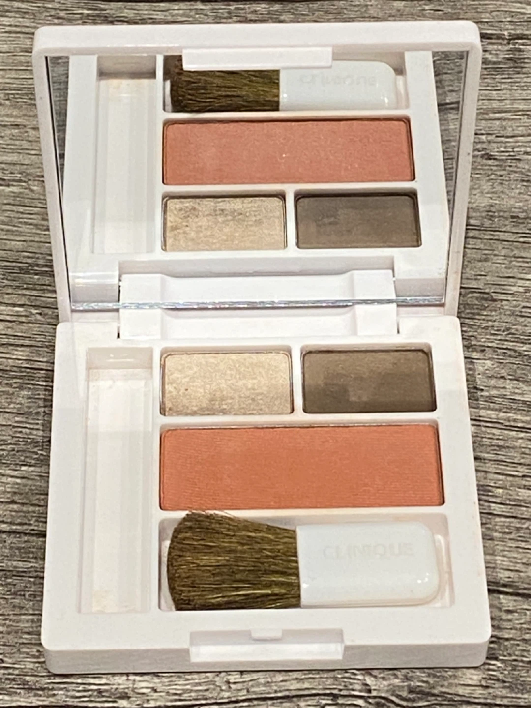 Clinique 02 Jenna's Essential All About shadow & Powder Blusher - photo 2