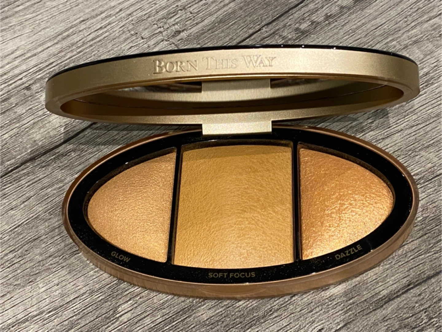Too Faced Born This Way Complexion Highlighting Palette - Tan