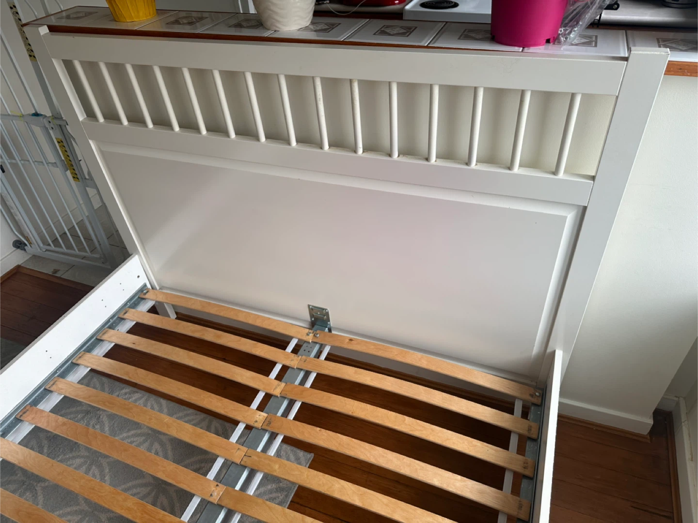 White ikea Queen bed frame *Free Delivery - photo 4