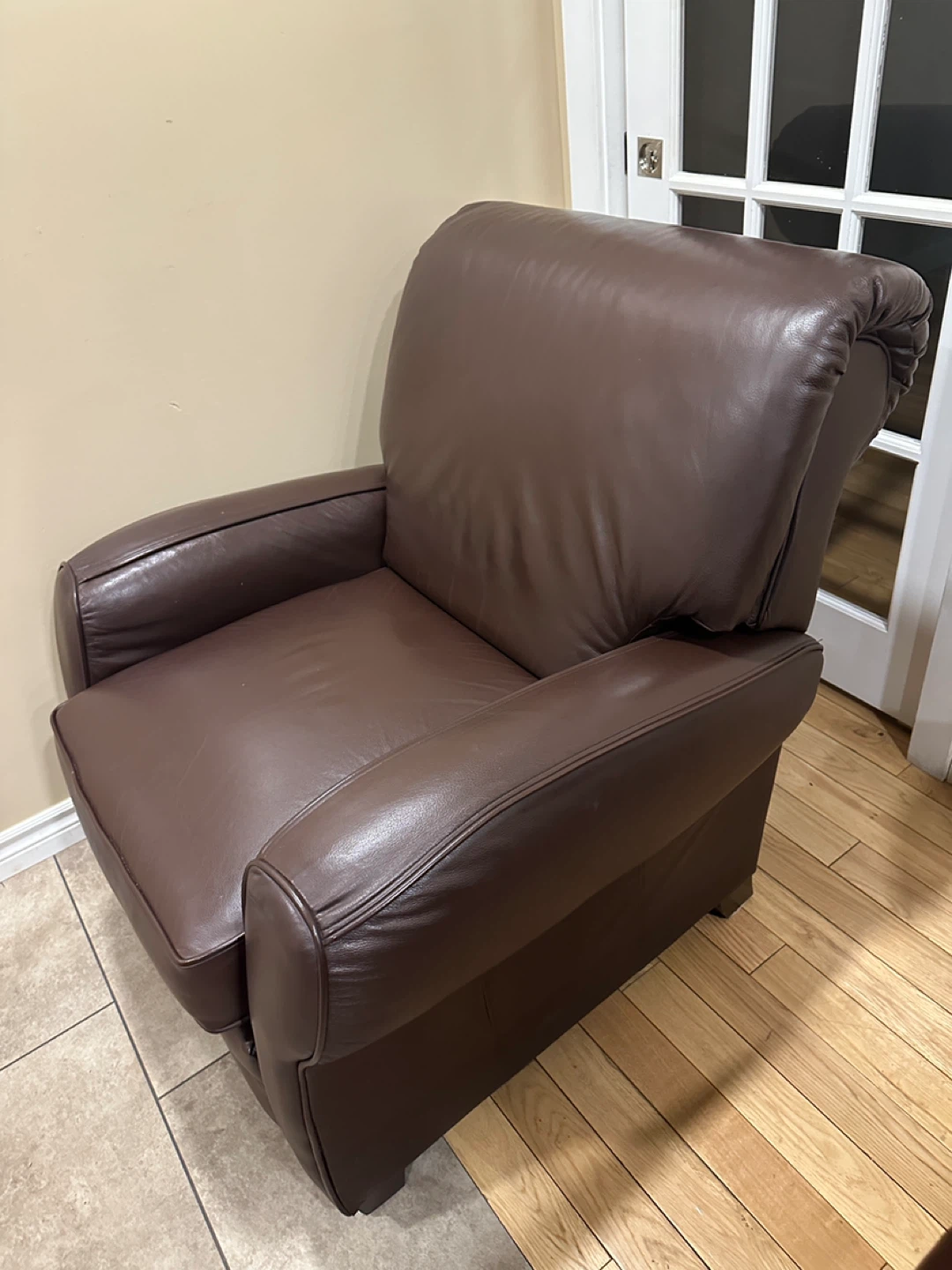 Like New Lane Genuine Leather Push Back Recliner (CAN DELIVER) - photo 4