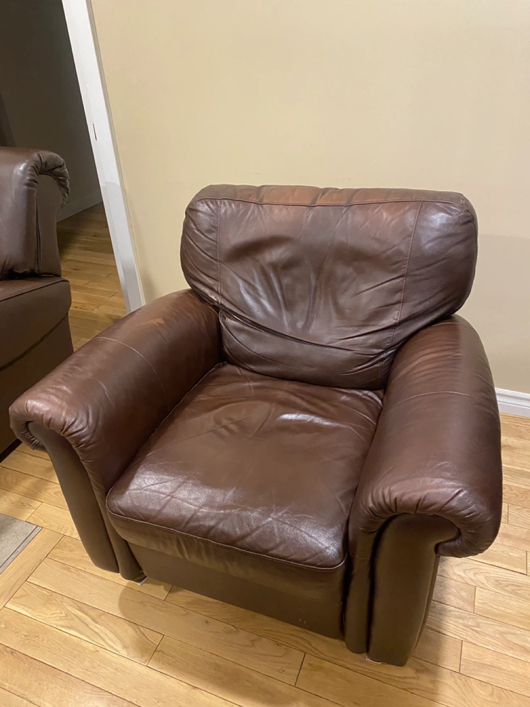 Editions Oversized Genuine Leather Recliner (CAN DELIVER) - photo 3