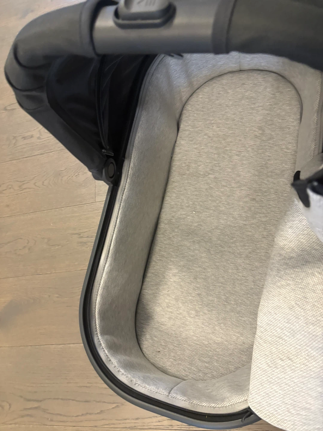 Uppababy black vista stroller Excellent condition - photo 4