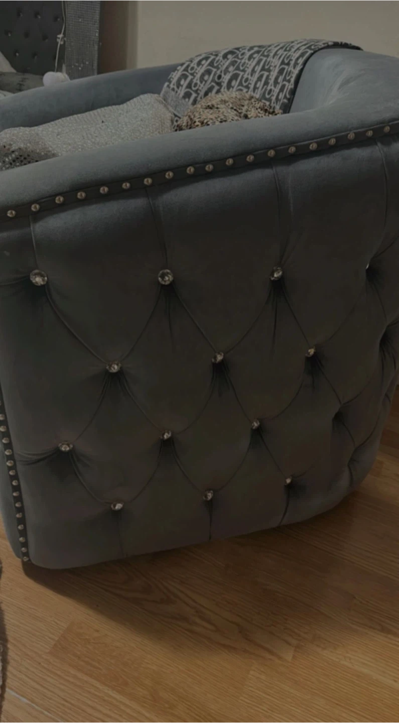 Grey Tufted Velvet Accent Chair - photo 2