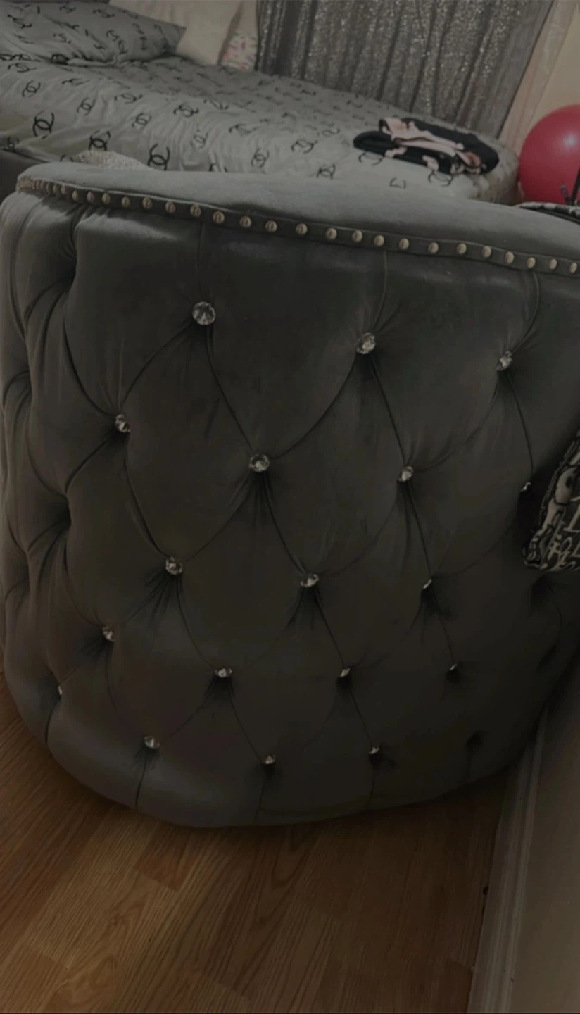 Grey Tufted Velvet Accent Chair - photo 3