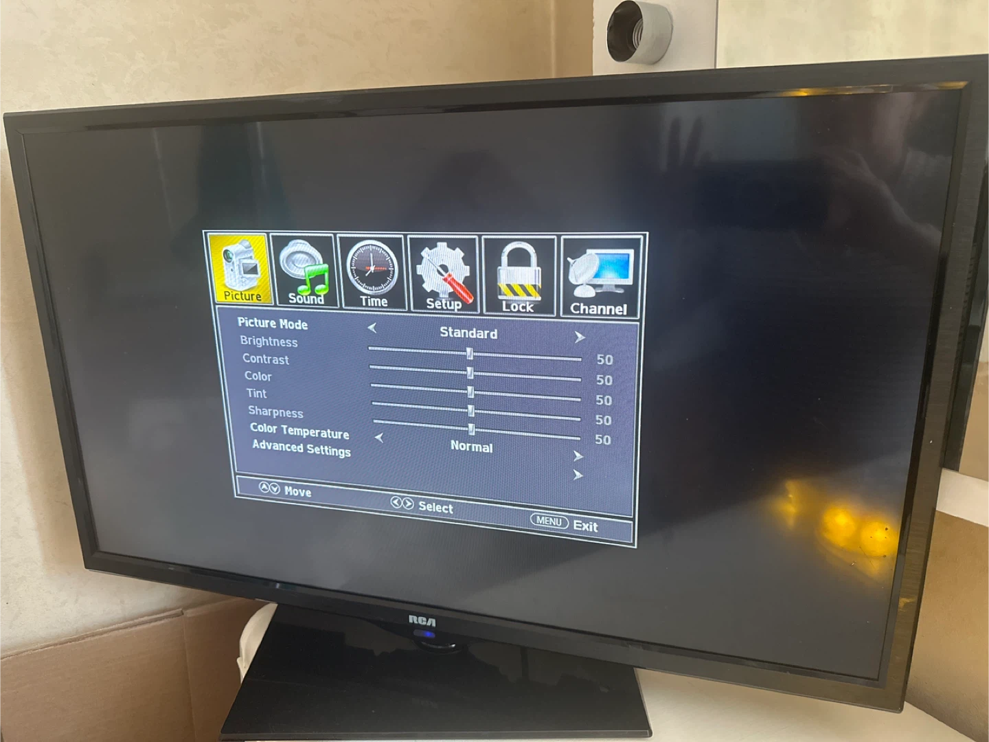Moving sale! RCA TV - photo 2