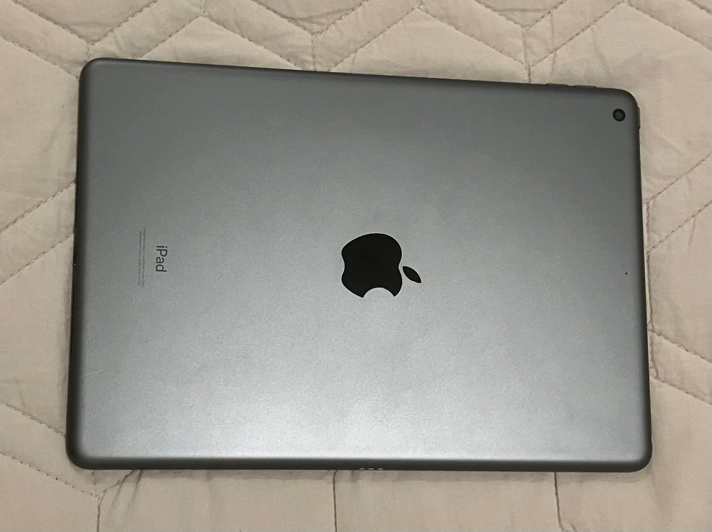 iPad 9th Generation - 64 GB - comes with case - photo 2