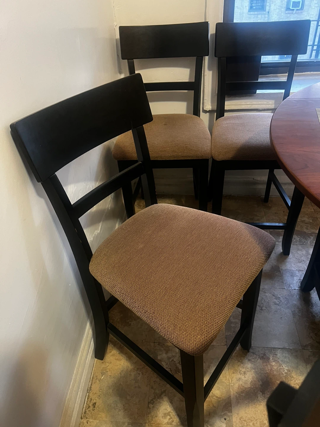 Round Drop Leaf Counter Height Table with 4 Chairs - photo 4