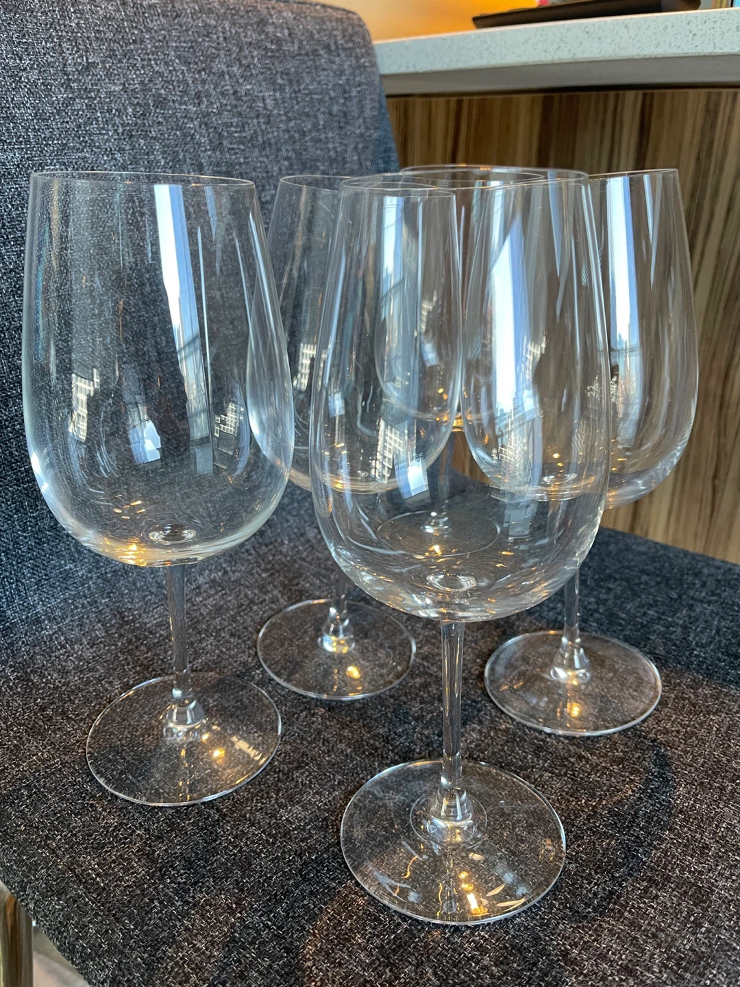 Set of 5 Clear Glass Wine Glasses