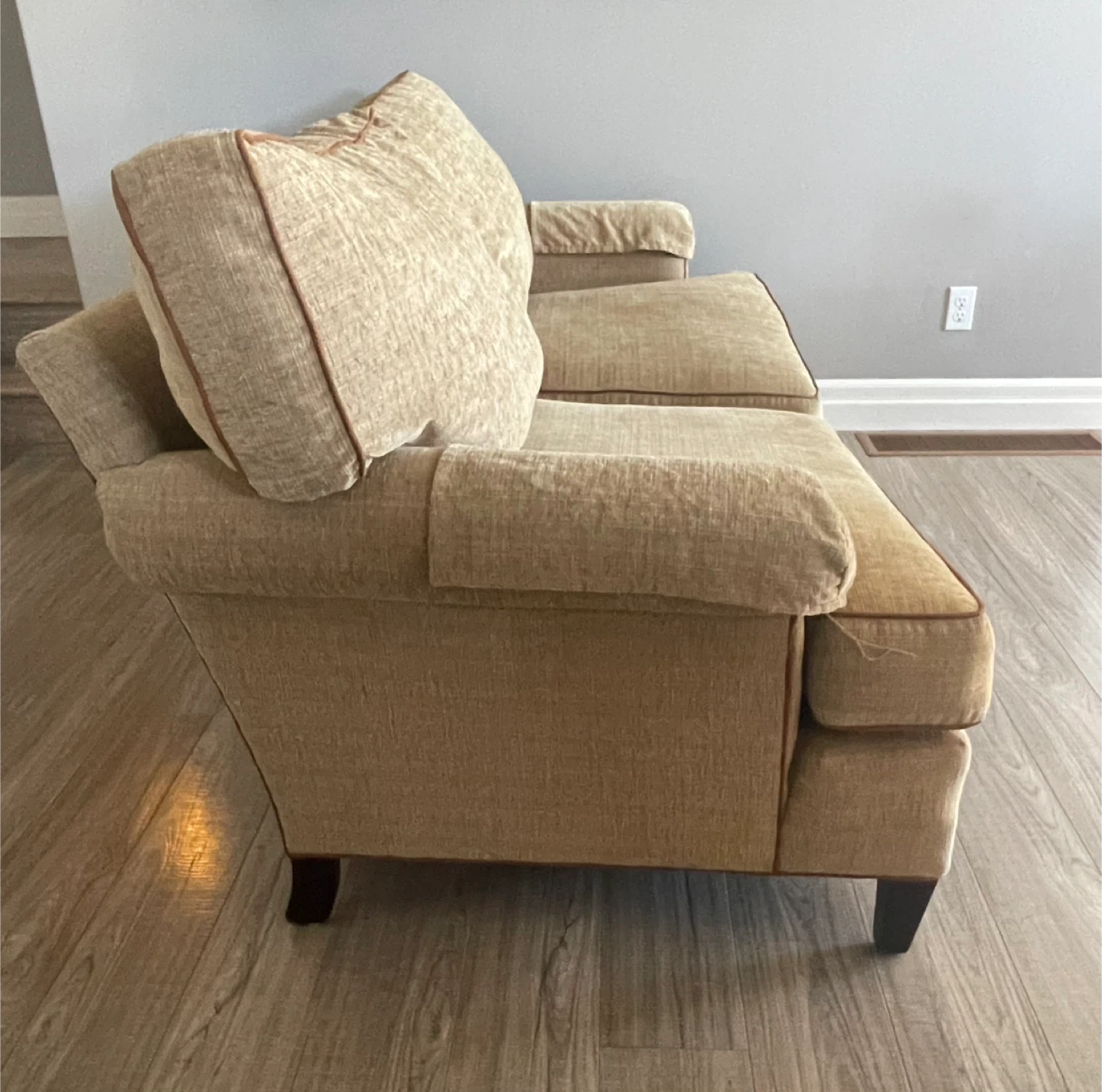 Very Comfortable Couch - photo 2
