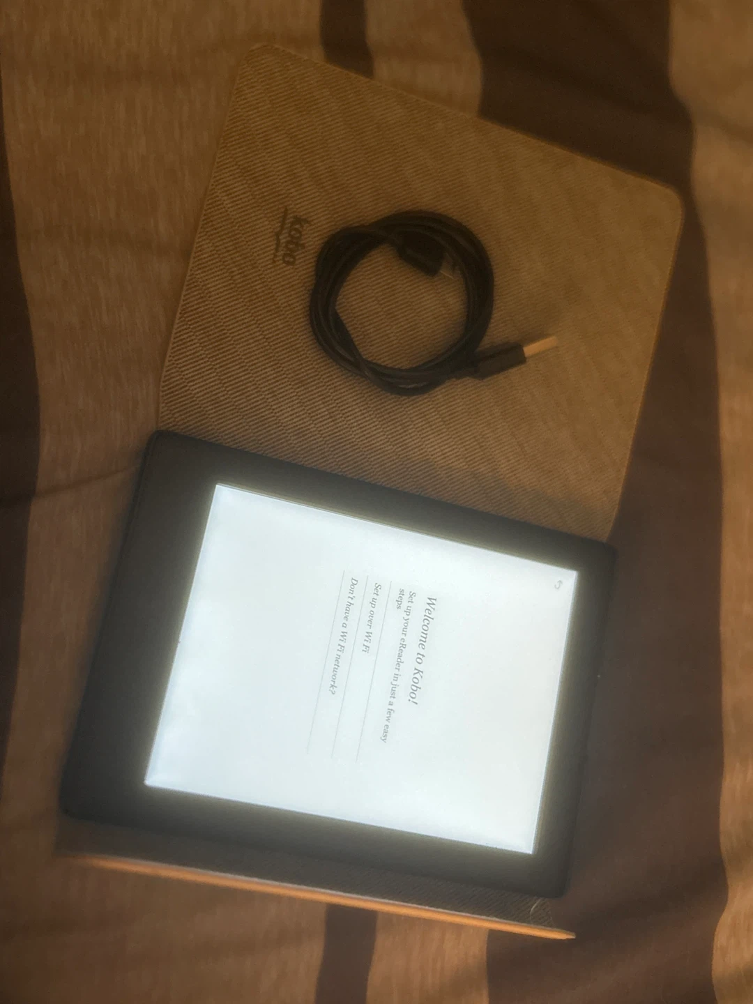 Kobo Glo HD eReader with Case and Charging Cable