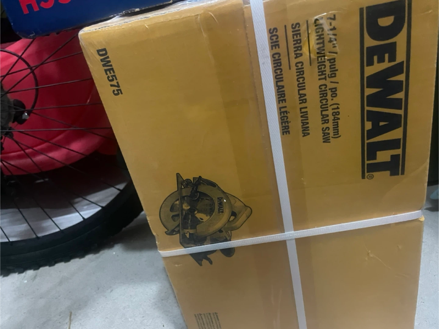 DEWALT DWE575 Lightweight Circular Saw 7-1/4" (184mm)