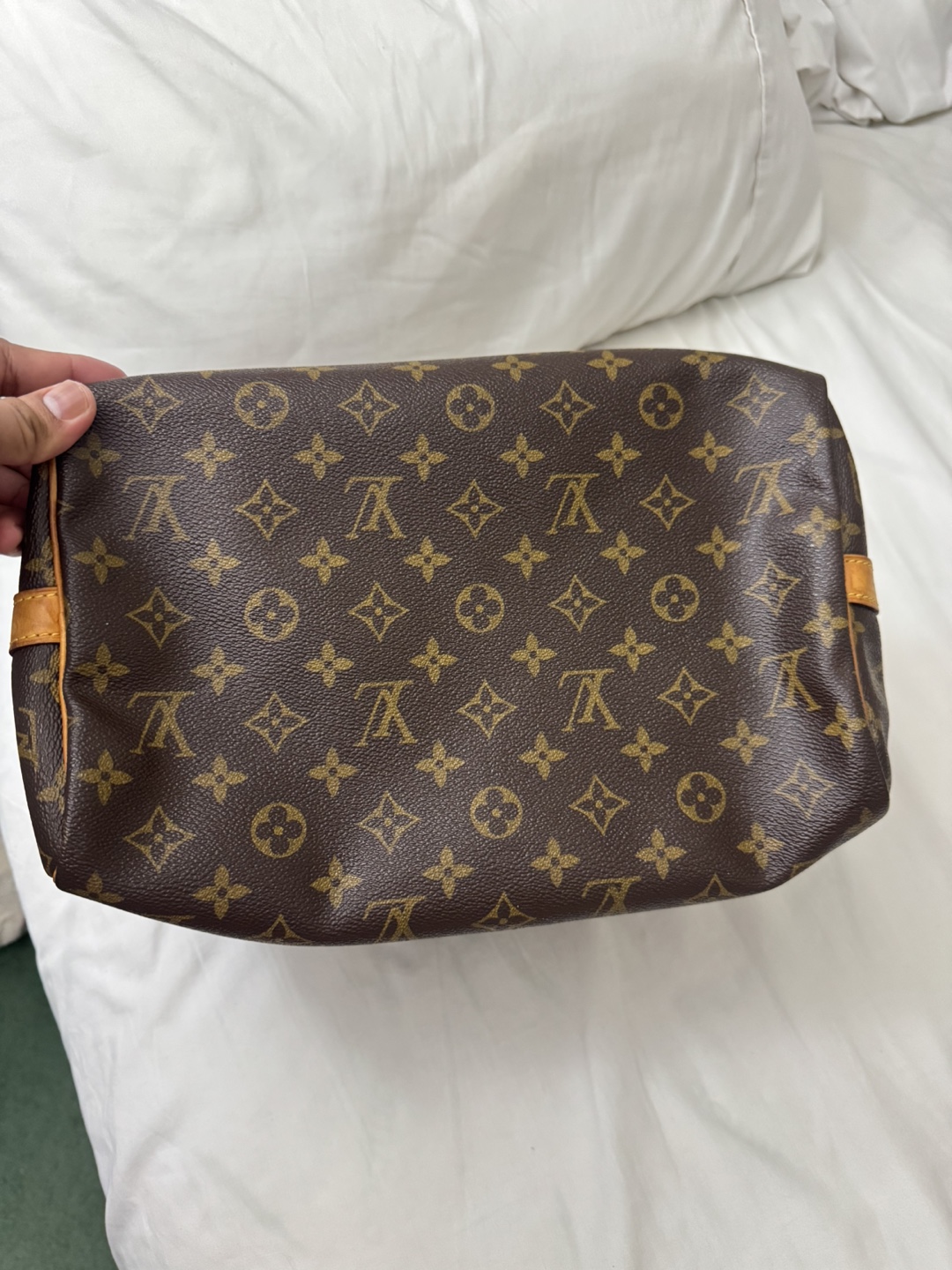 Louis Vuitton bandouliere 30 Monogram Canvas Handbag - photo 5
