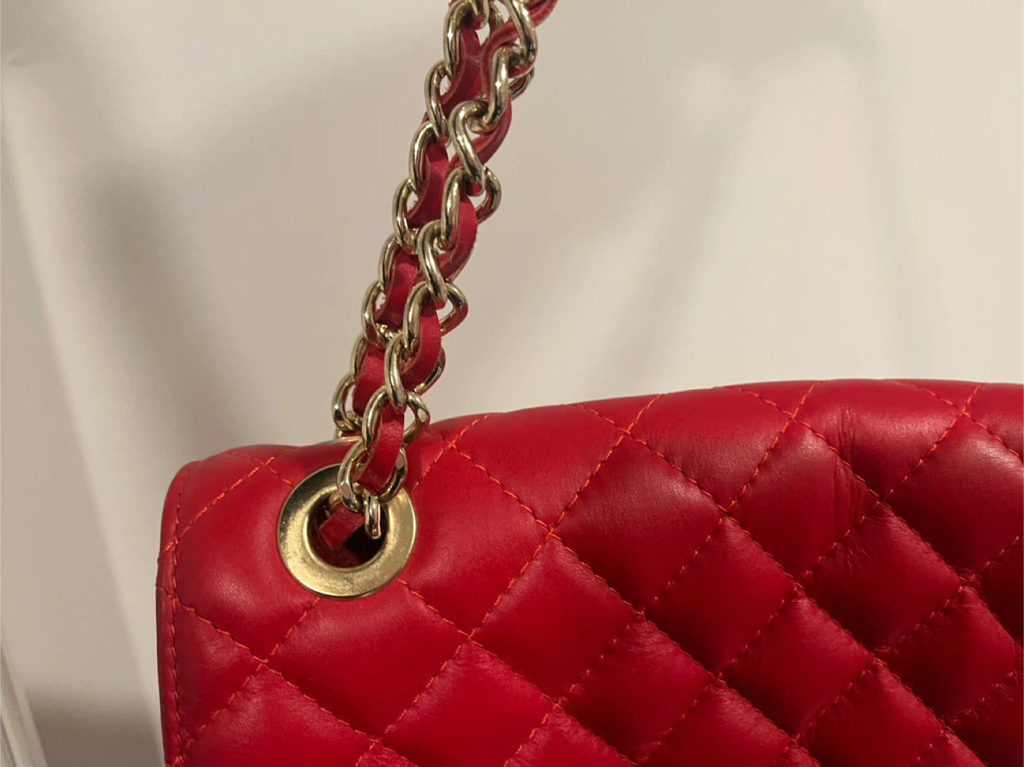 Red Quilted Shoulder Bag with Gold Chain - photo 2