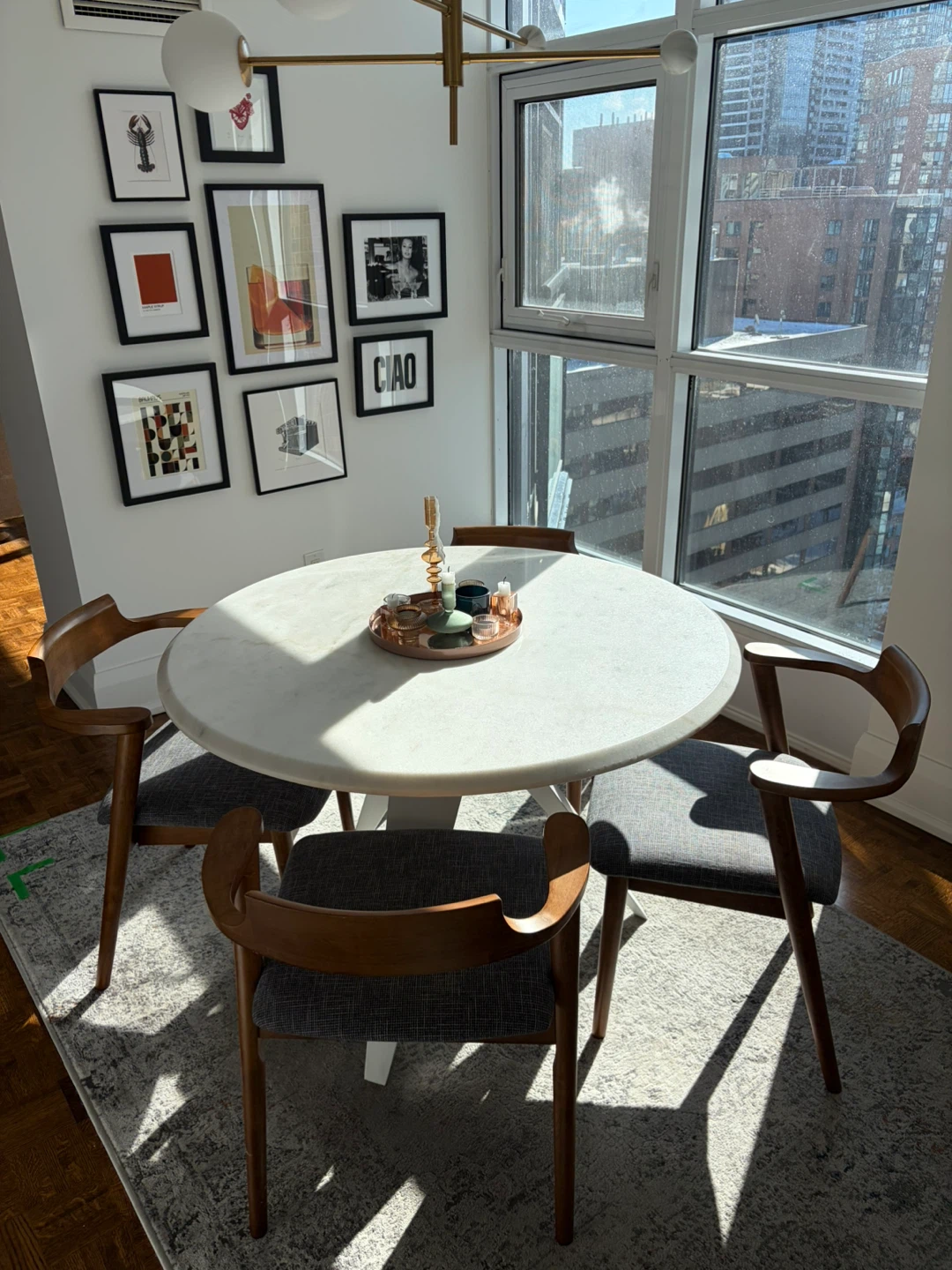 EQ3 round marble dining table