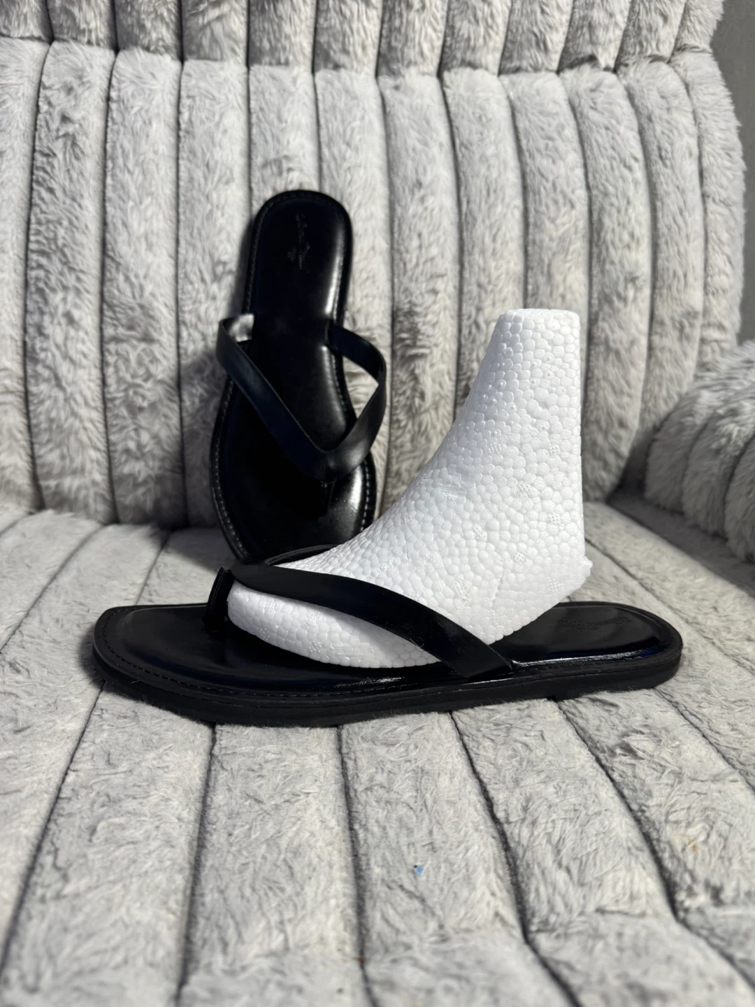 Universal Thread Black Flip Flop Sandals - Size 9