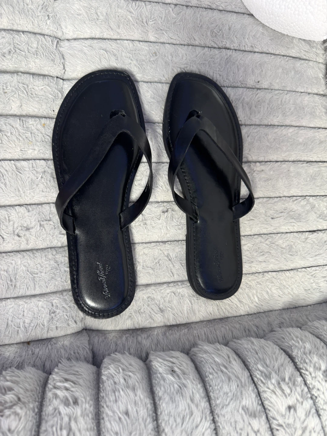Universal Thread Black Flip Flop Sandals - Size 9 - photo 4