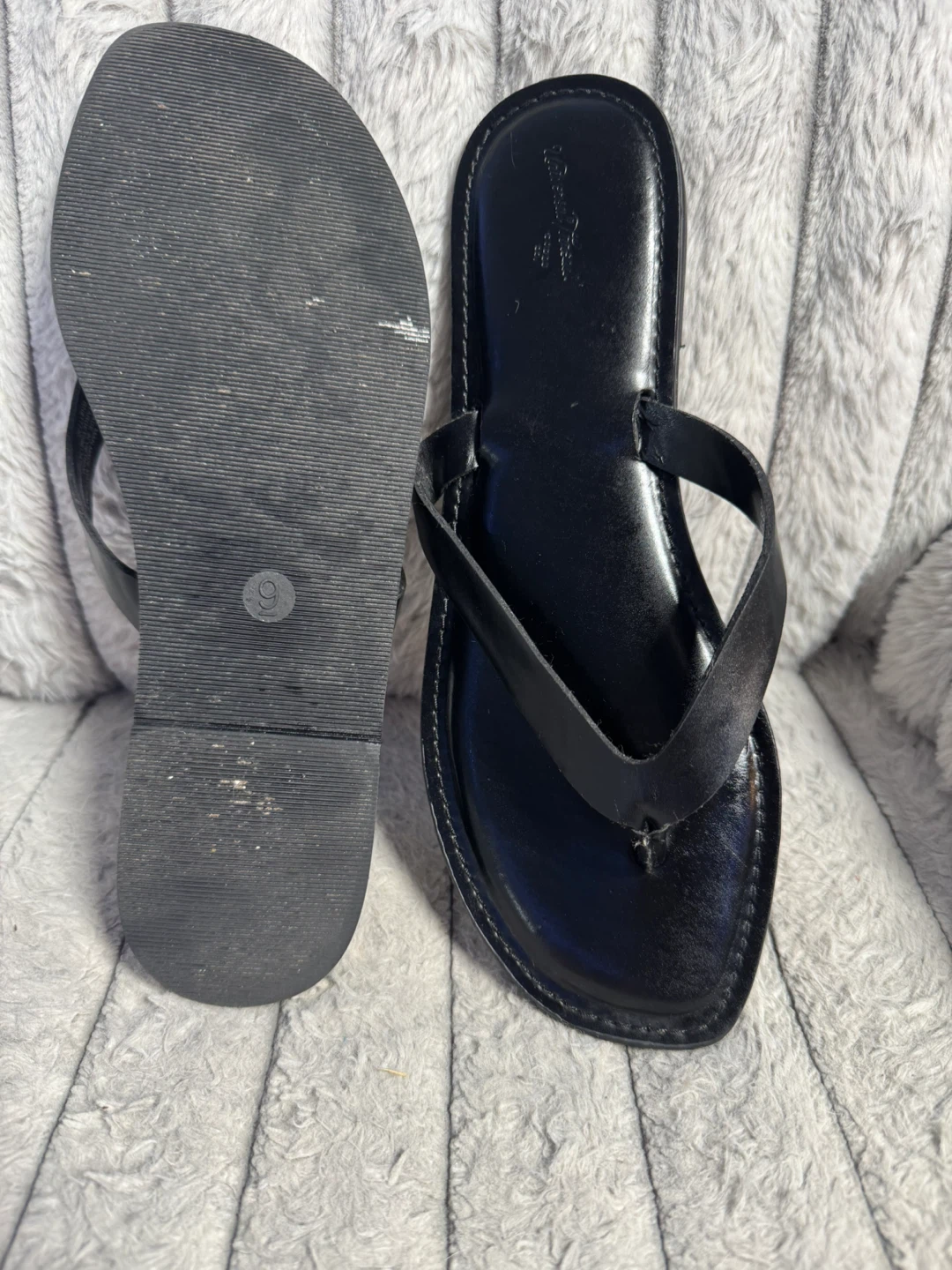Universal Thread Black Flip Flop Sandals - Size 9 - photo 3
