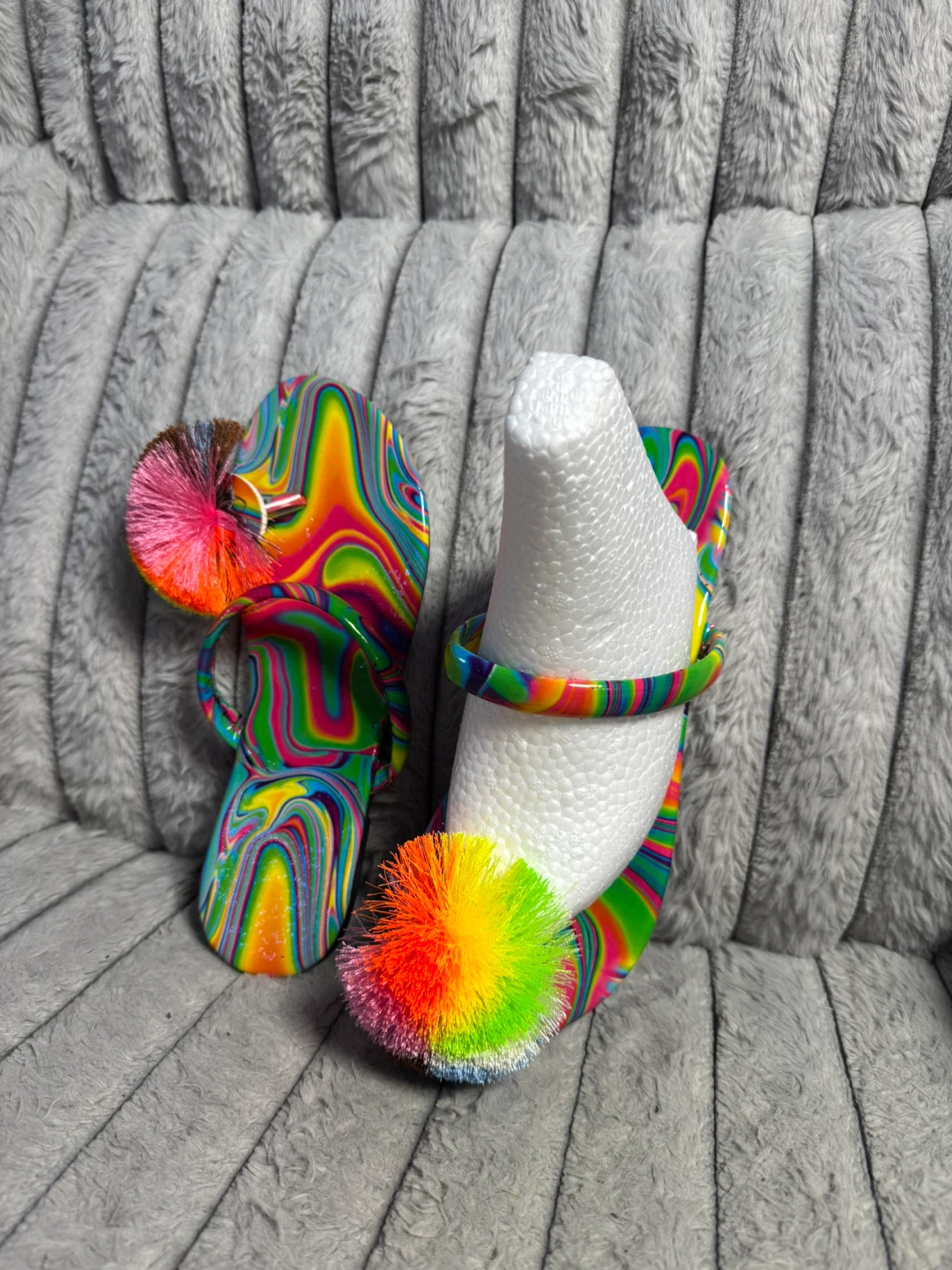 Women's Rainbow Pom Pom Thong Sandals Size 39 - photo 3