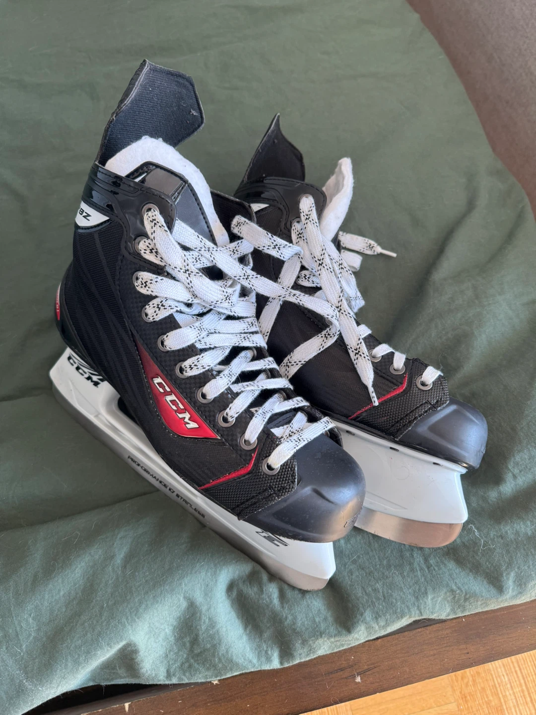 CCM RBZ Hockey Skates