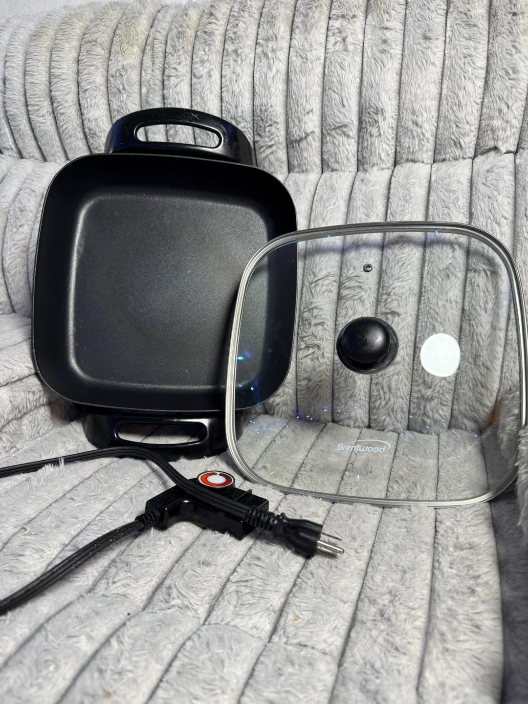 Brentwood Electric Skillet with Lid - photo 3
