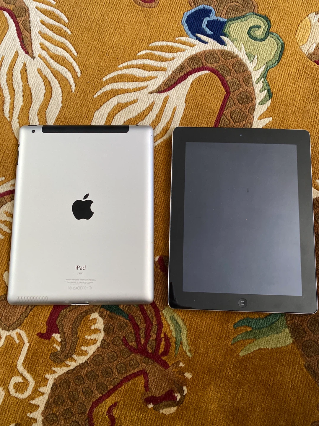 Apple iPad 16GB & 32GB Silver