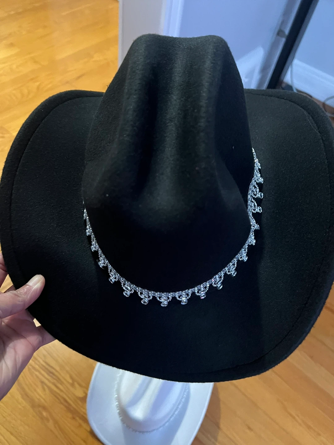 Set of 2 Cowboy Hats - White and Black