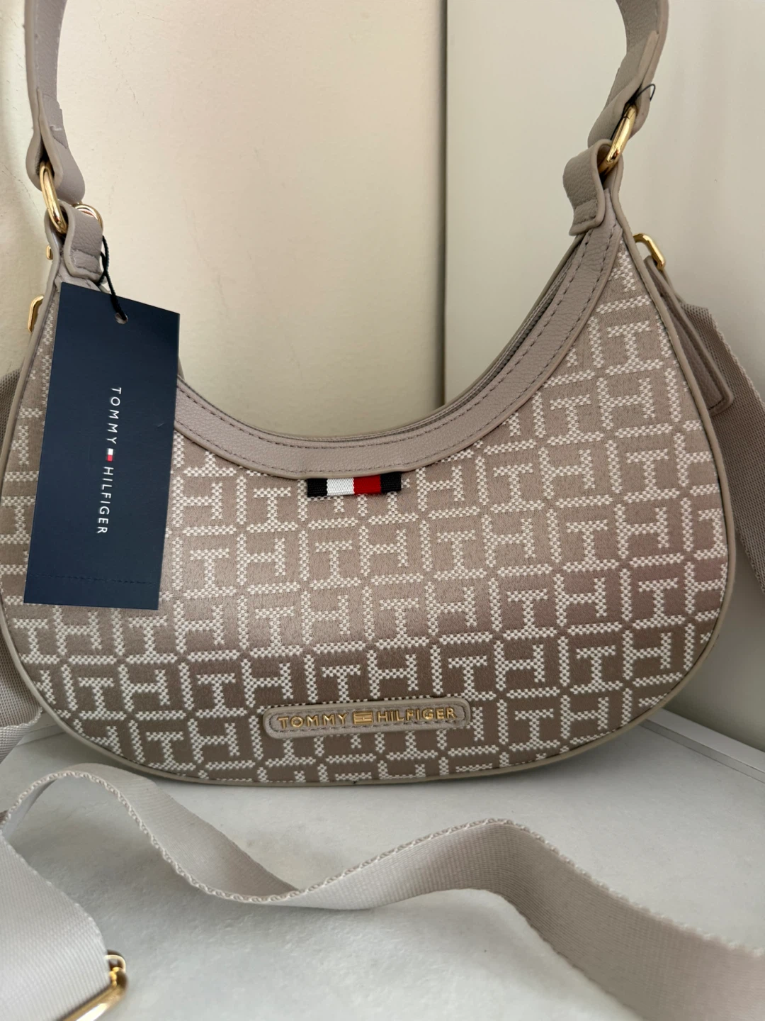 Tommy Hilfiger Monogram Shoulder Bag - photo 2