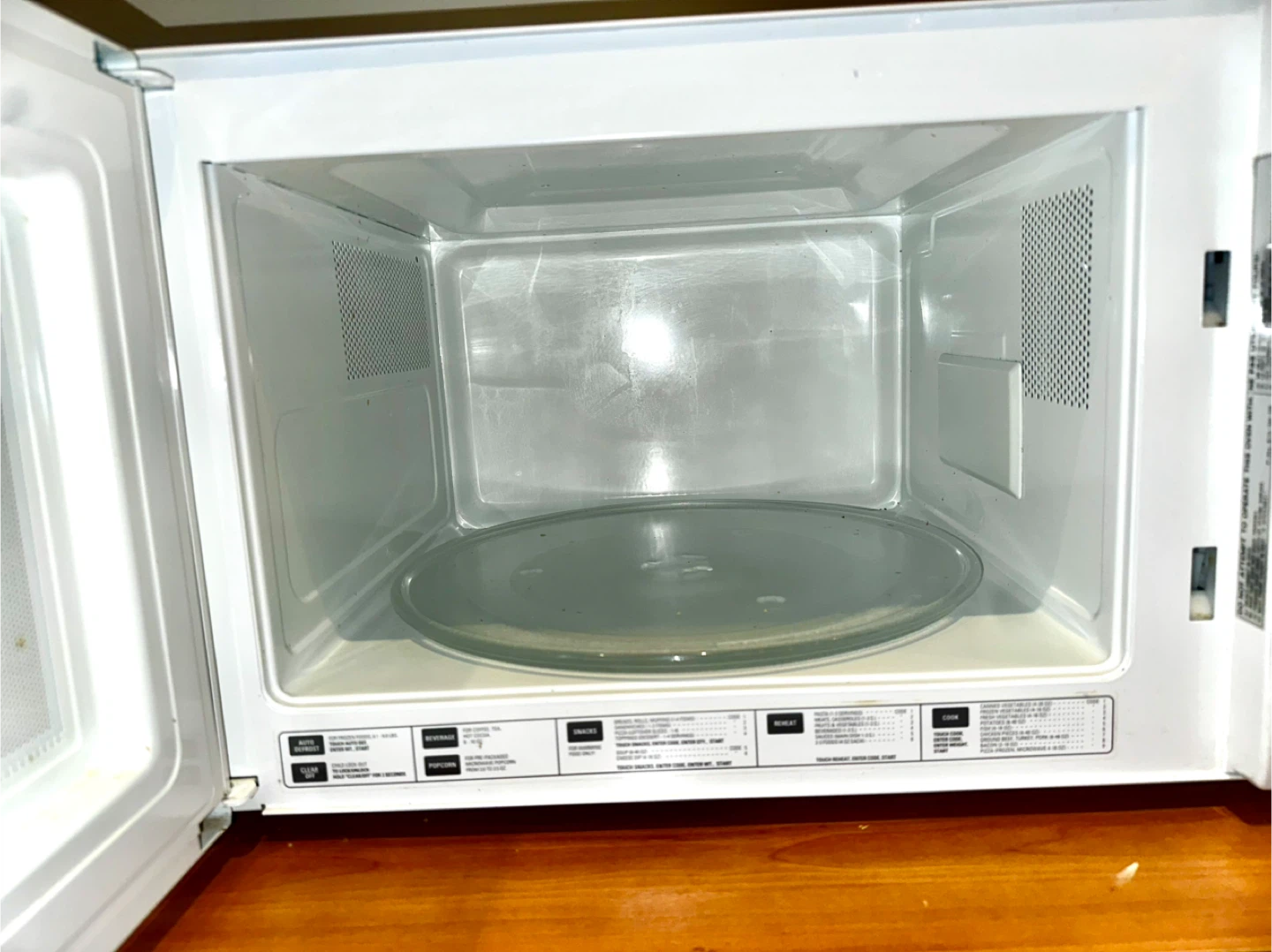 GE Turntable Microwave Oven - photo 2