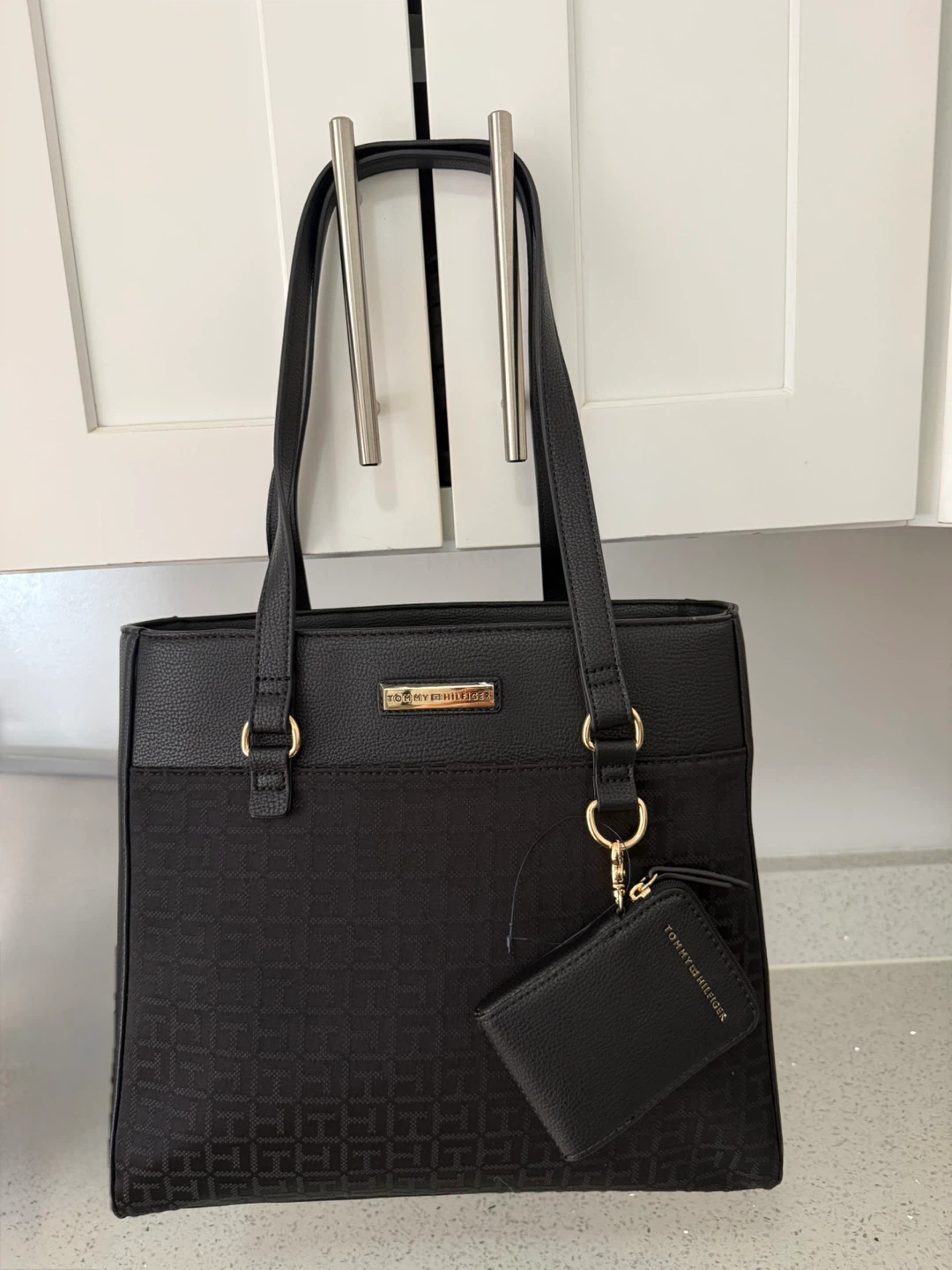Tommy Hilfiger Black Tote Bag with Matching Pouch - photo 4