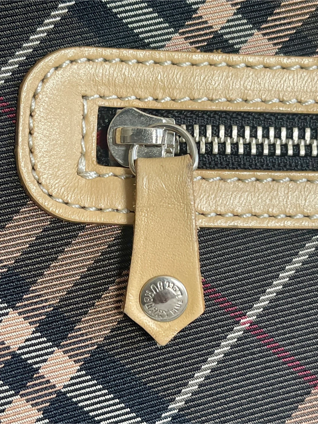 Burberry Classic Nova Check Shoulder Bag - photo 5