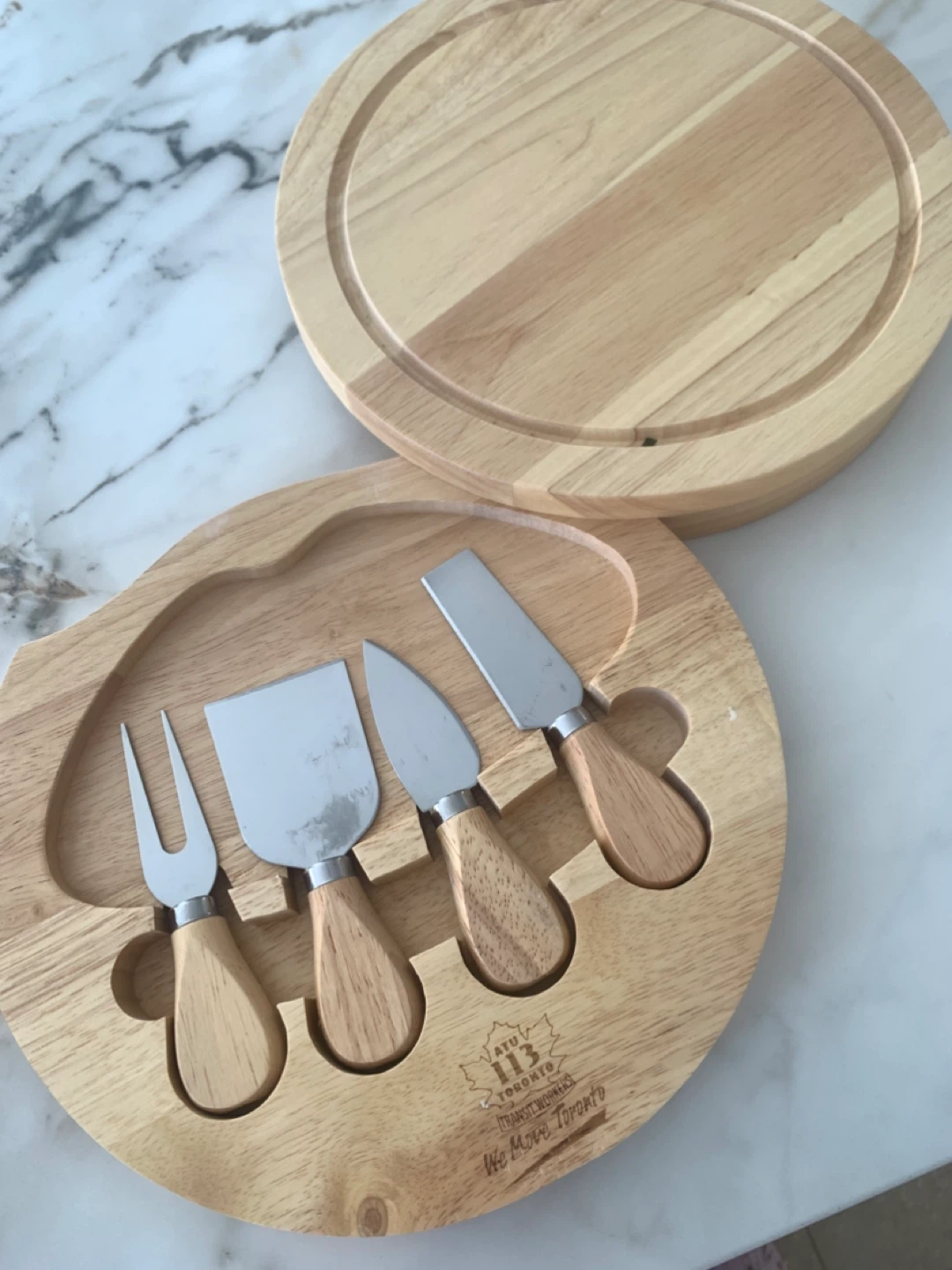 Round Wooden Cheese Board with 4 Knives Set