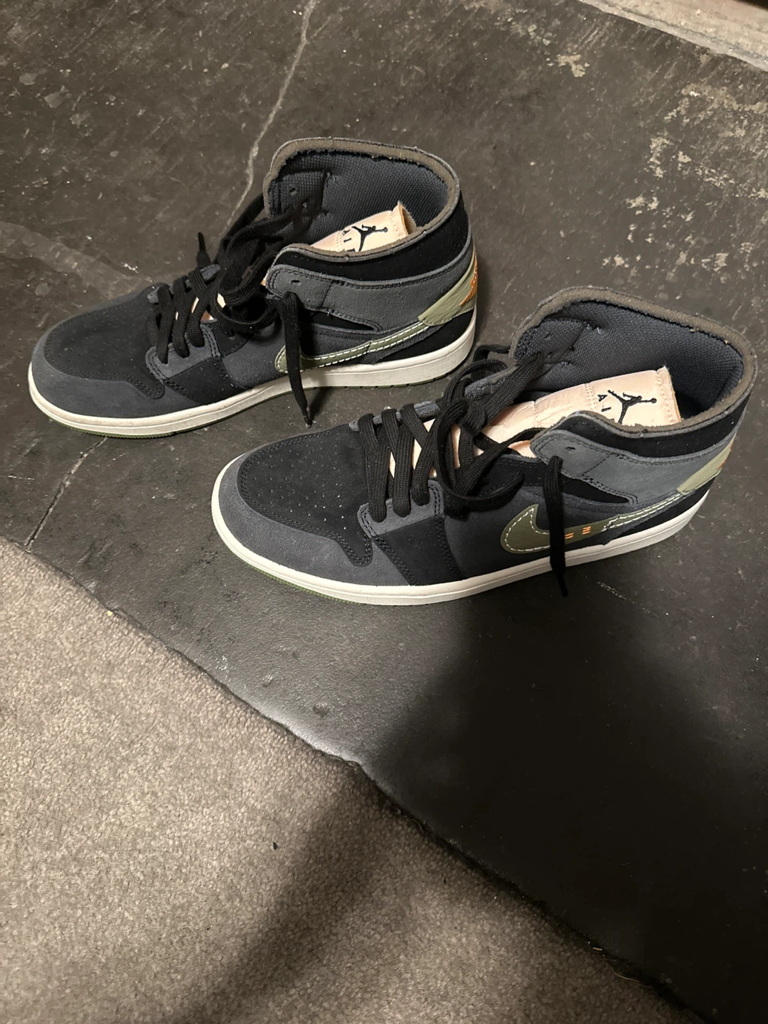 Air Jordan 1 Mid Sneakers