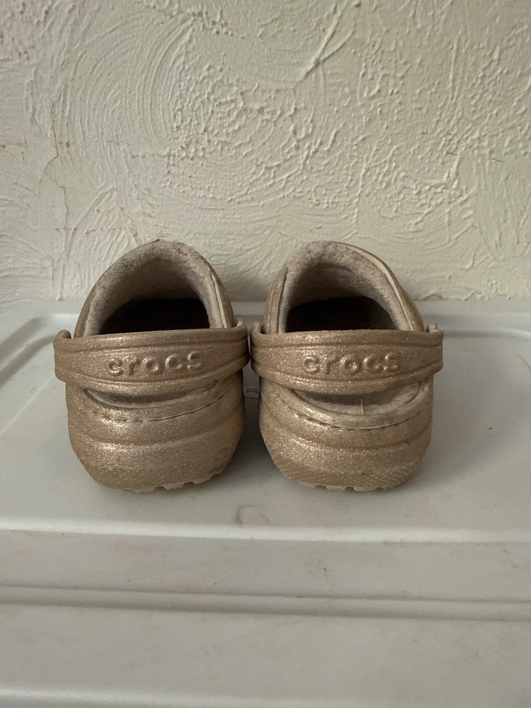 Crocs Faux Fur Lined Clogs Size C10 - photo 2
