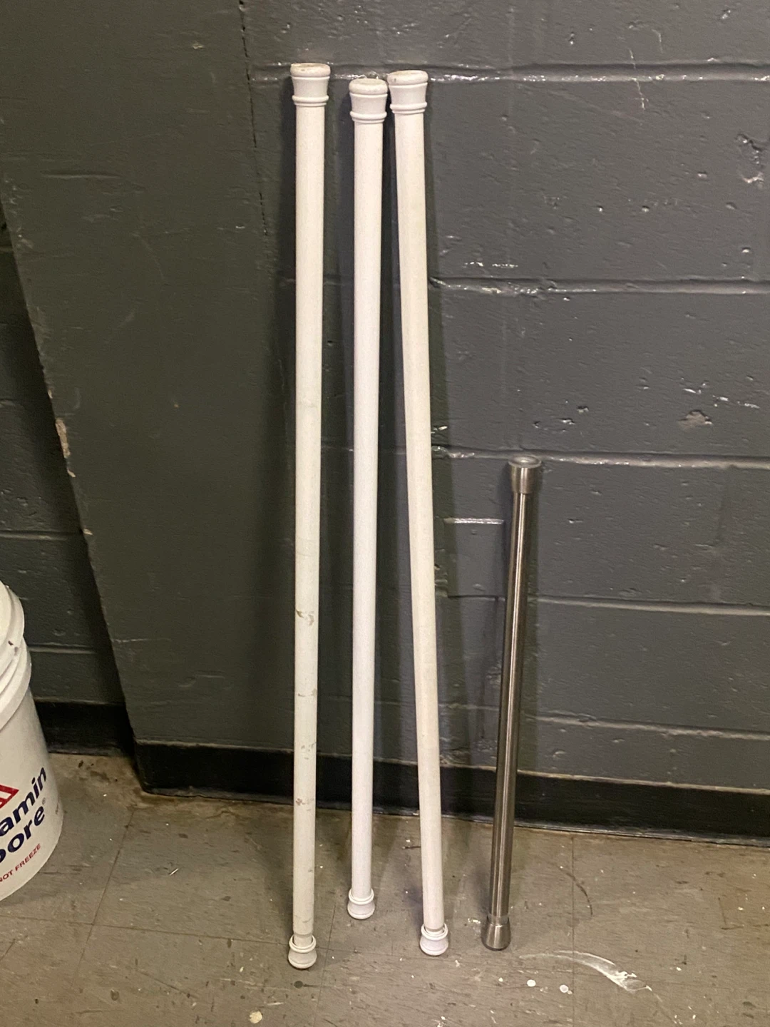 White Telescopic Poles with Metal Rod for Curtains