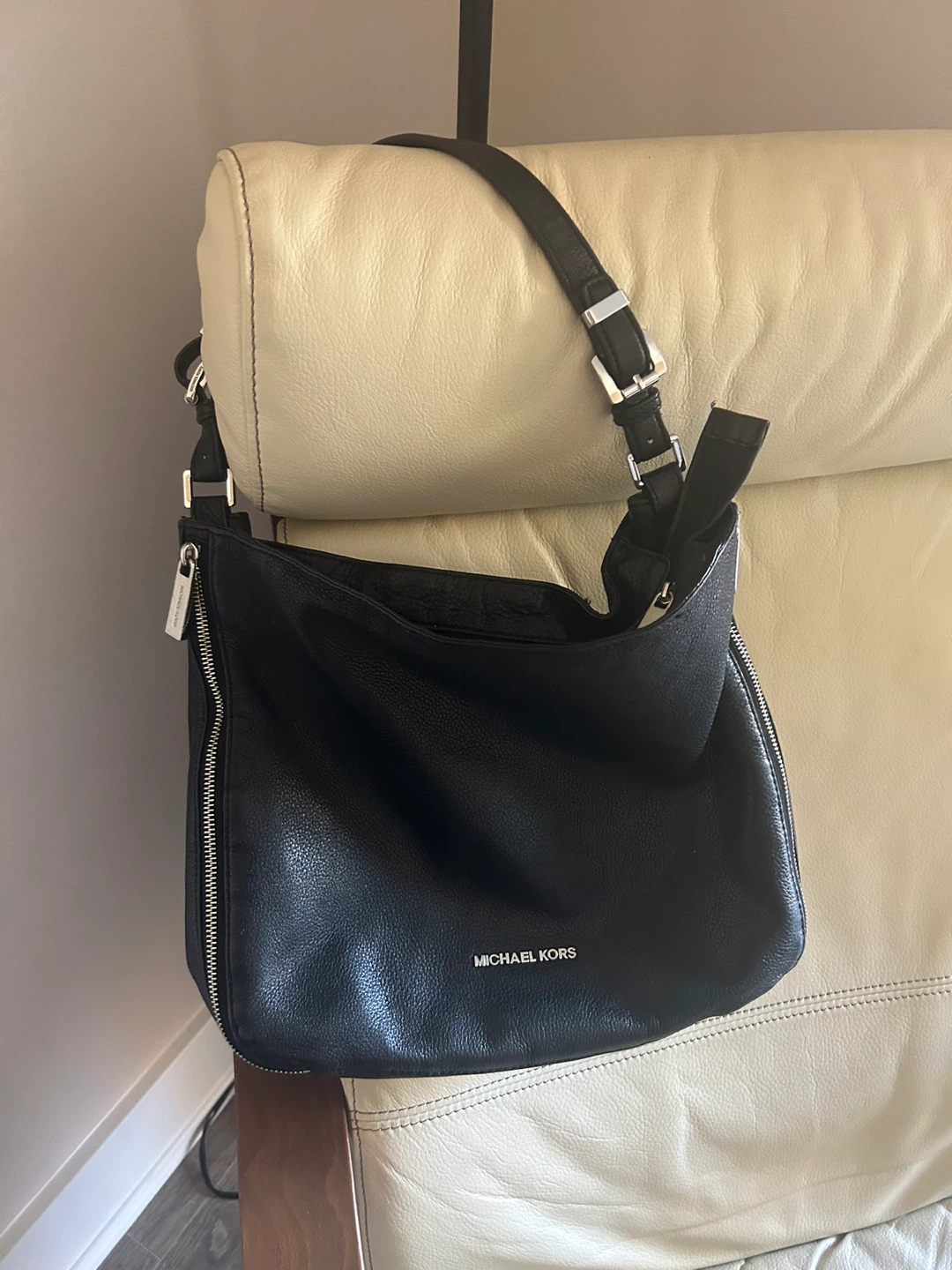 MICHAEL KORS Black Leather Hobo Shoulder Bag