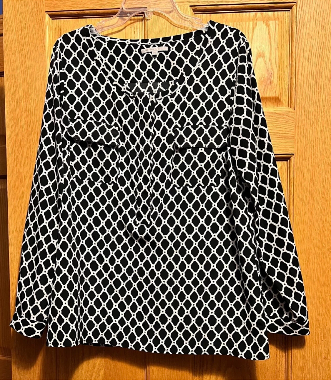Gap Black and White Blouse.🧡