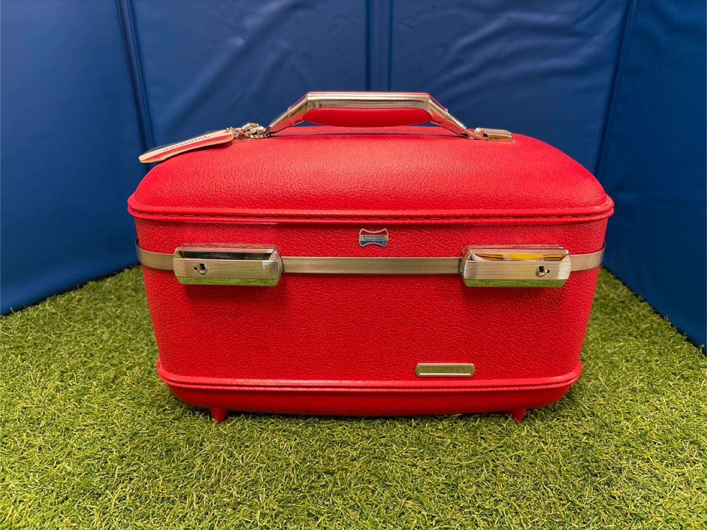 American Tourister Red Vanity Case/Cosmetic Bag