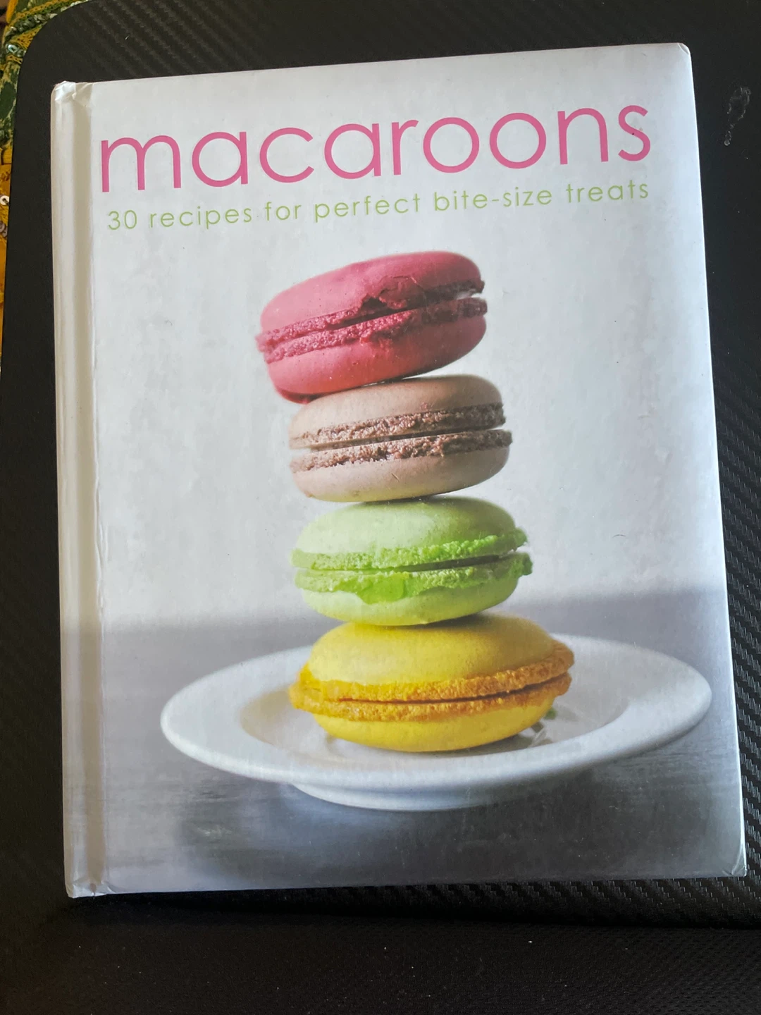 Macarons: 30 Recipes for Perfect Bite-Size Treats Cookbook
