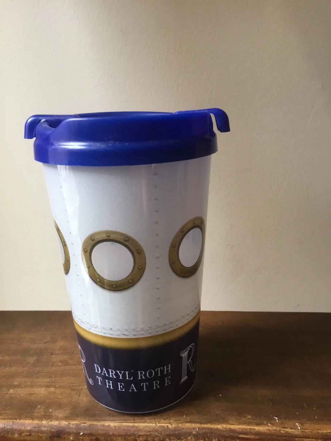 Titanique Broadway souvenir cup - photo 2