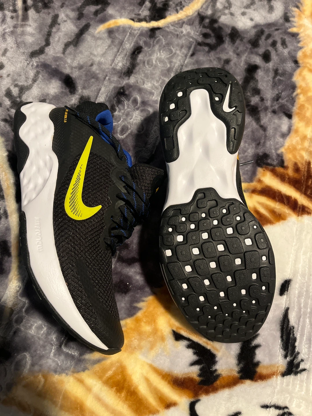 9.5 Nike Renew Running Shoes - Black/Yellow/Blue - photo 2