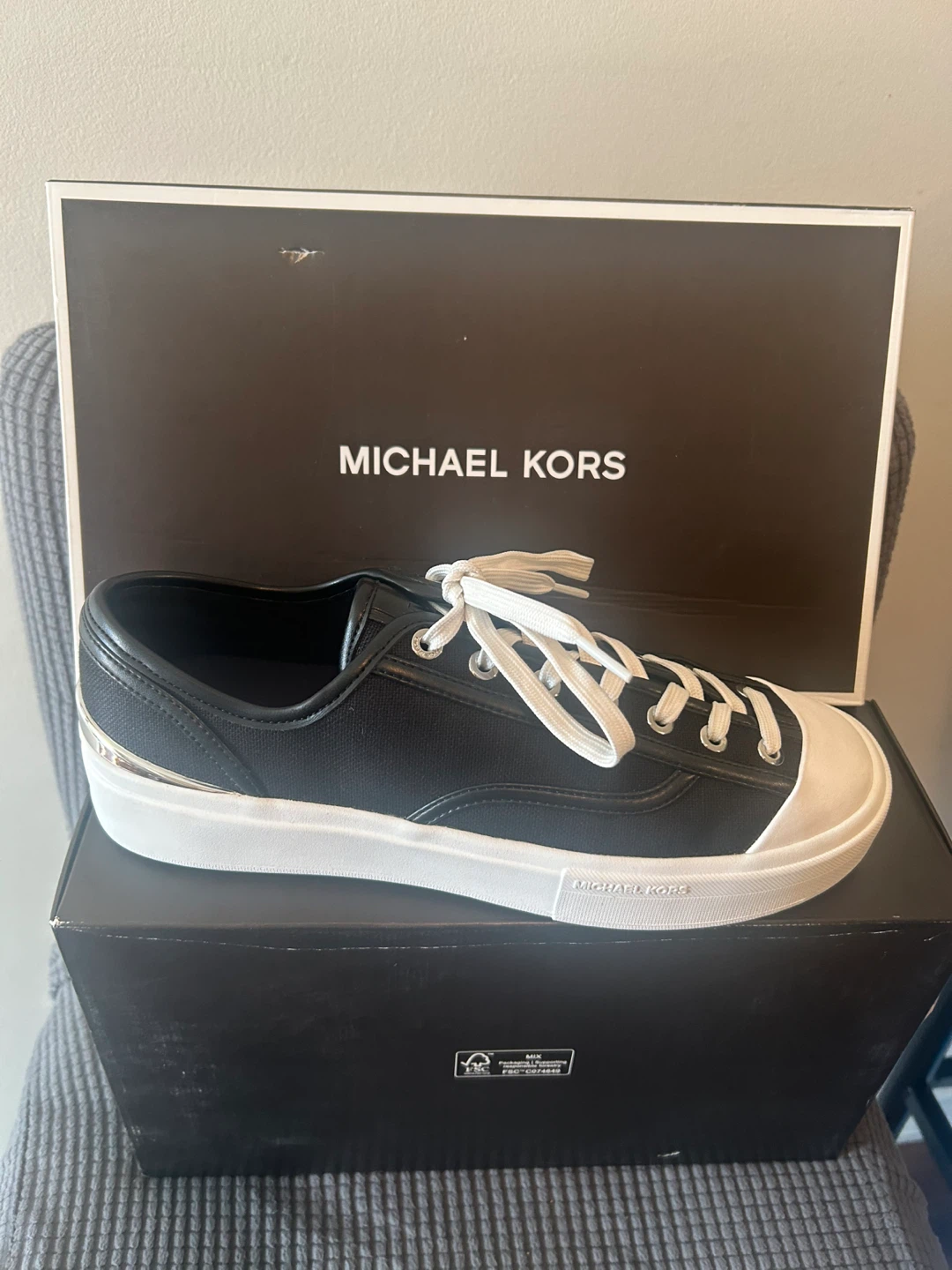 Michael Kors Scotty Lace Up Sneakers US 7.5M - photo 3
