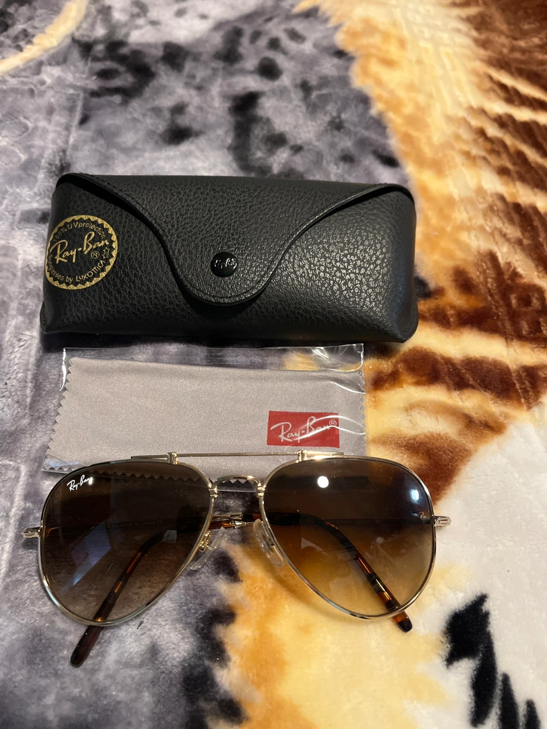 Ray-Ban Aviator Gradient Sunglasses with Case