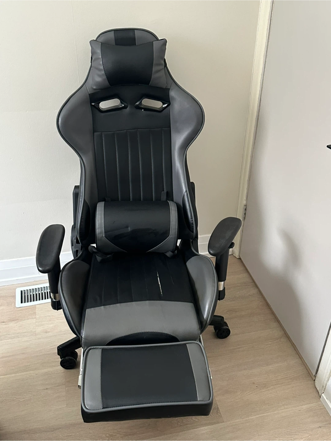 Gaming Chair with Footrest