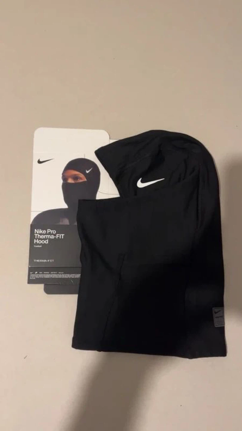 Nike Pro Therma-FIT Hood