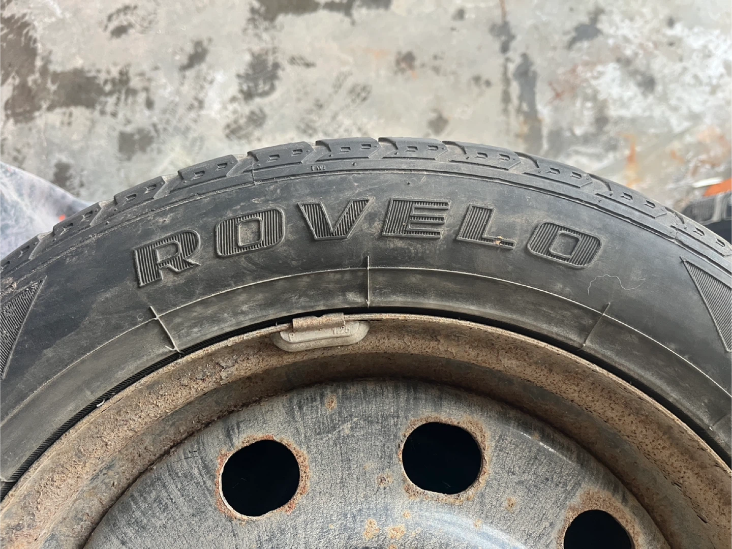 4 x Used Rovelo RWS-677 Winter Tires 235/55R17 With Rims - photo 3