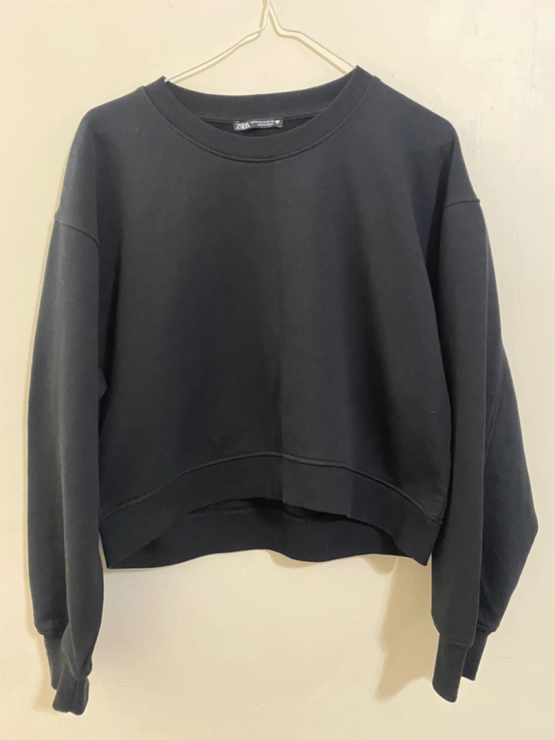 Black ZARA Crewneck Sweatshirt - Size Medium