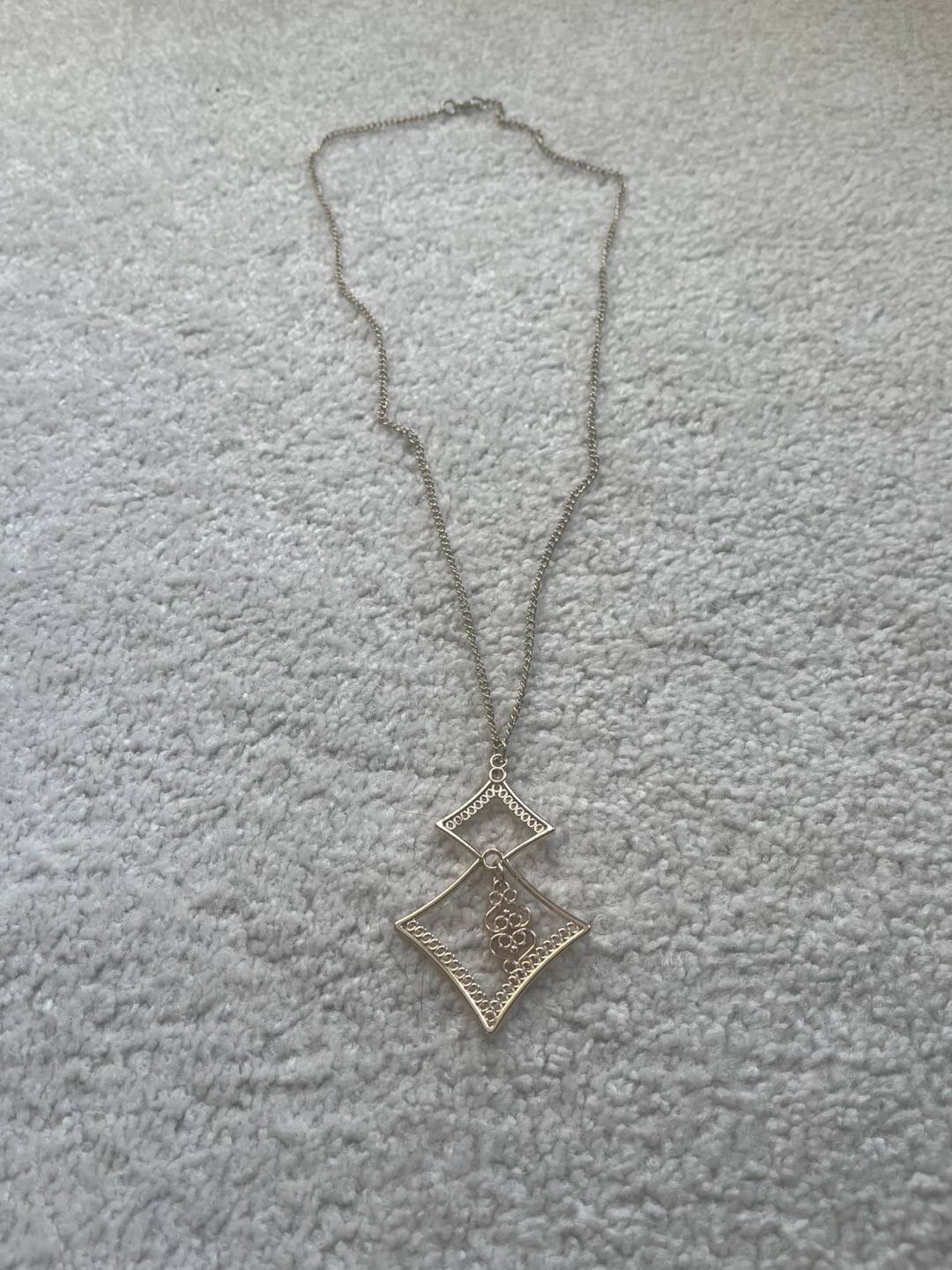 Long pendant necklace