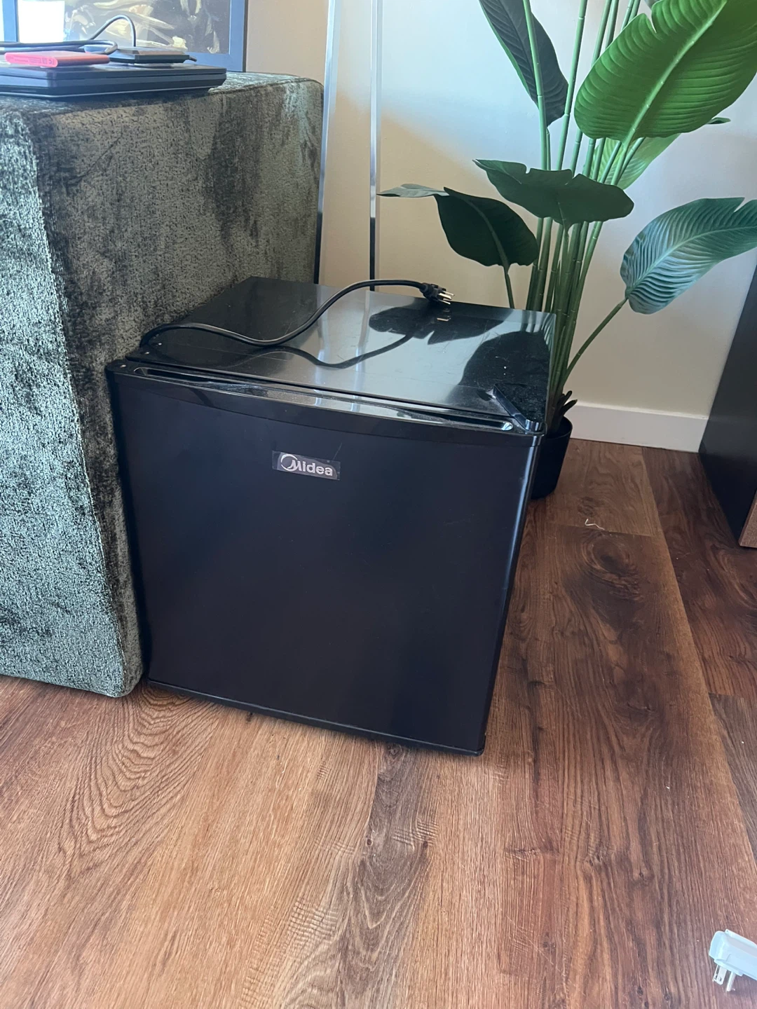 Mini Fridge 1.6 Cubic Feet