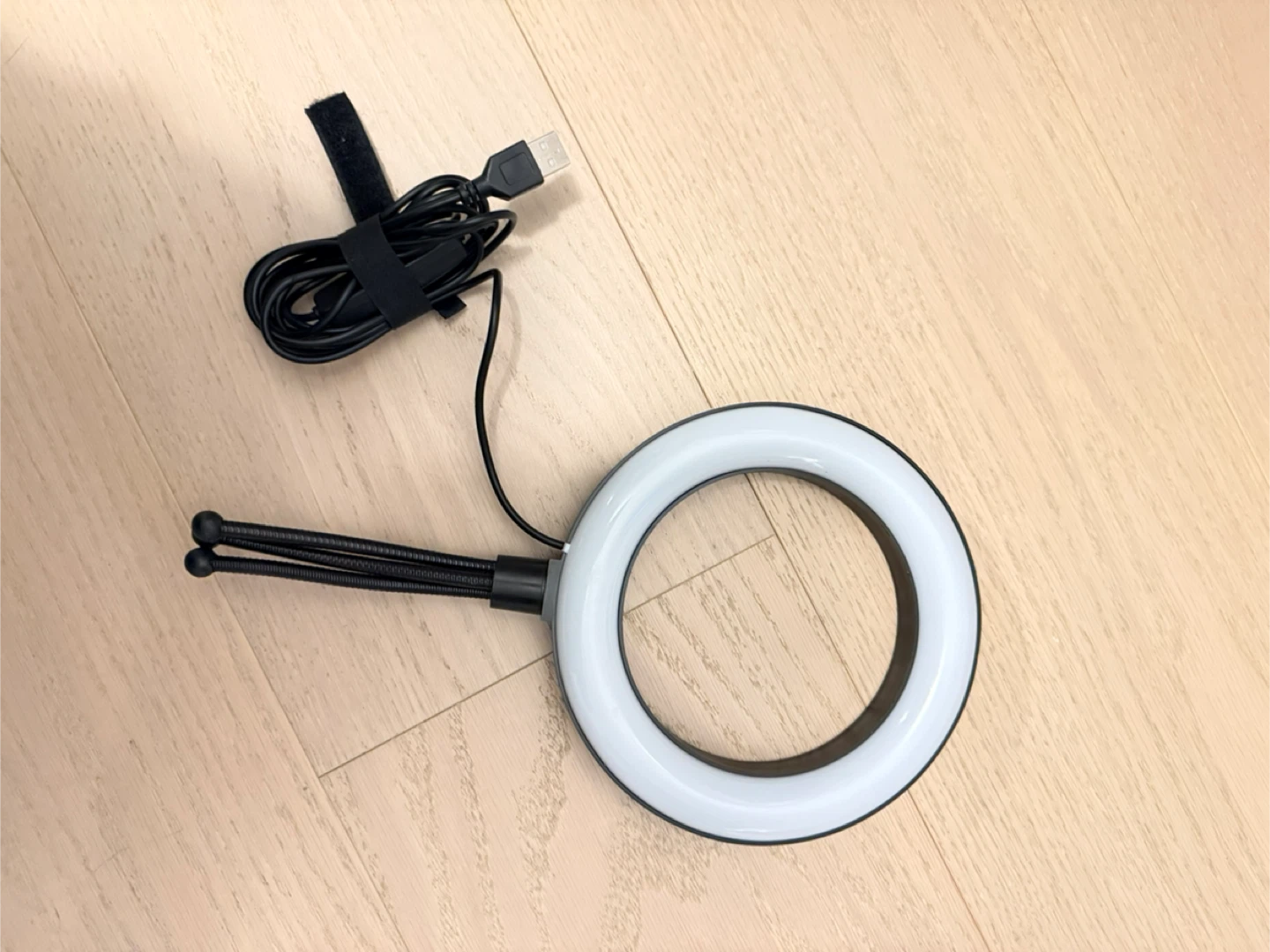 Mini LED Ring Light with Tripod and USB Cable - photo 2
