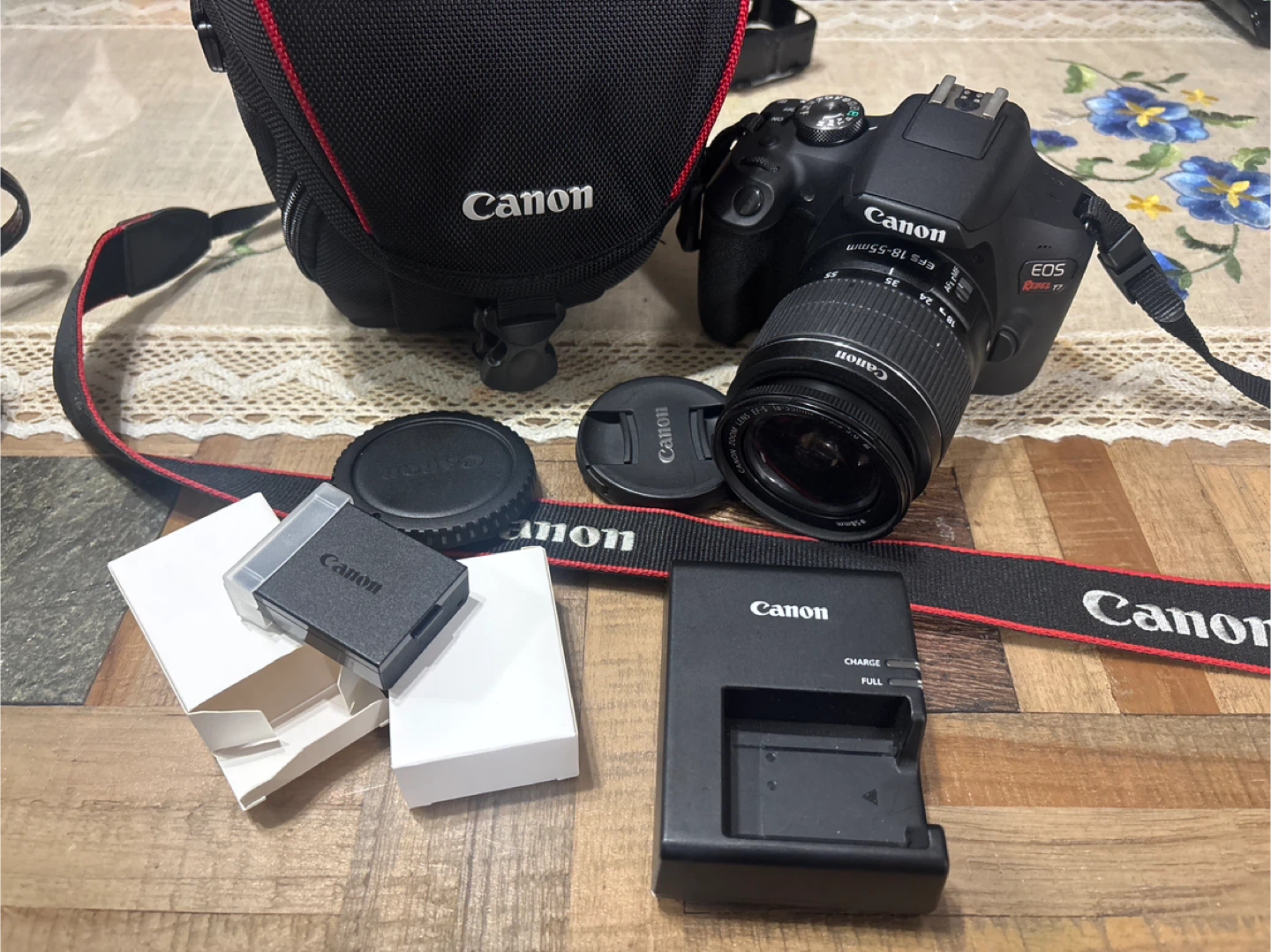 Selling Urgent ‼️Canon EOS Rebel T7 Digital Camera with 128GB SD